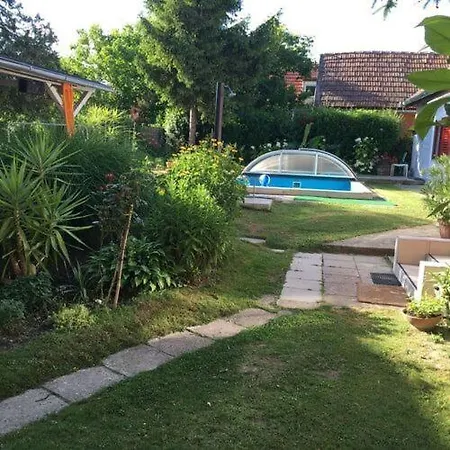 Fly Vendeghaz Holiday home *
